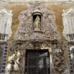 Detalle de la fachada de alabastro del Palacio Marqués Dos Aguas en la ruta guiada de Caminart