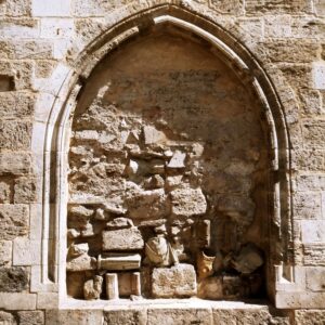 La misteriosa cabeza de un Obispo en la iglesia de Santa Catalina Mártir